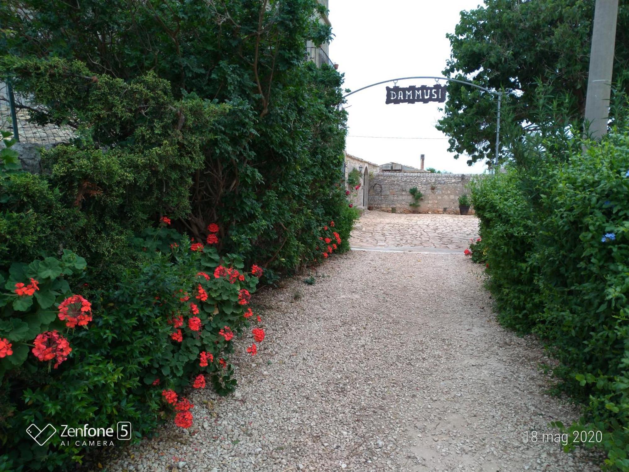 I Dammusi Villa Санта Кроче Камерина Екстериор снимка
